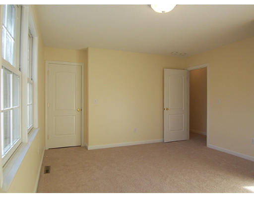127 Carnarvon Circle Springfield, MA 01103 - Photo 10 of 17 Gallery Image 10