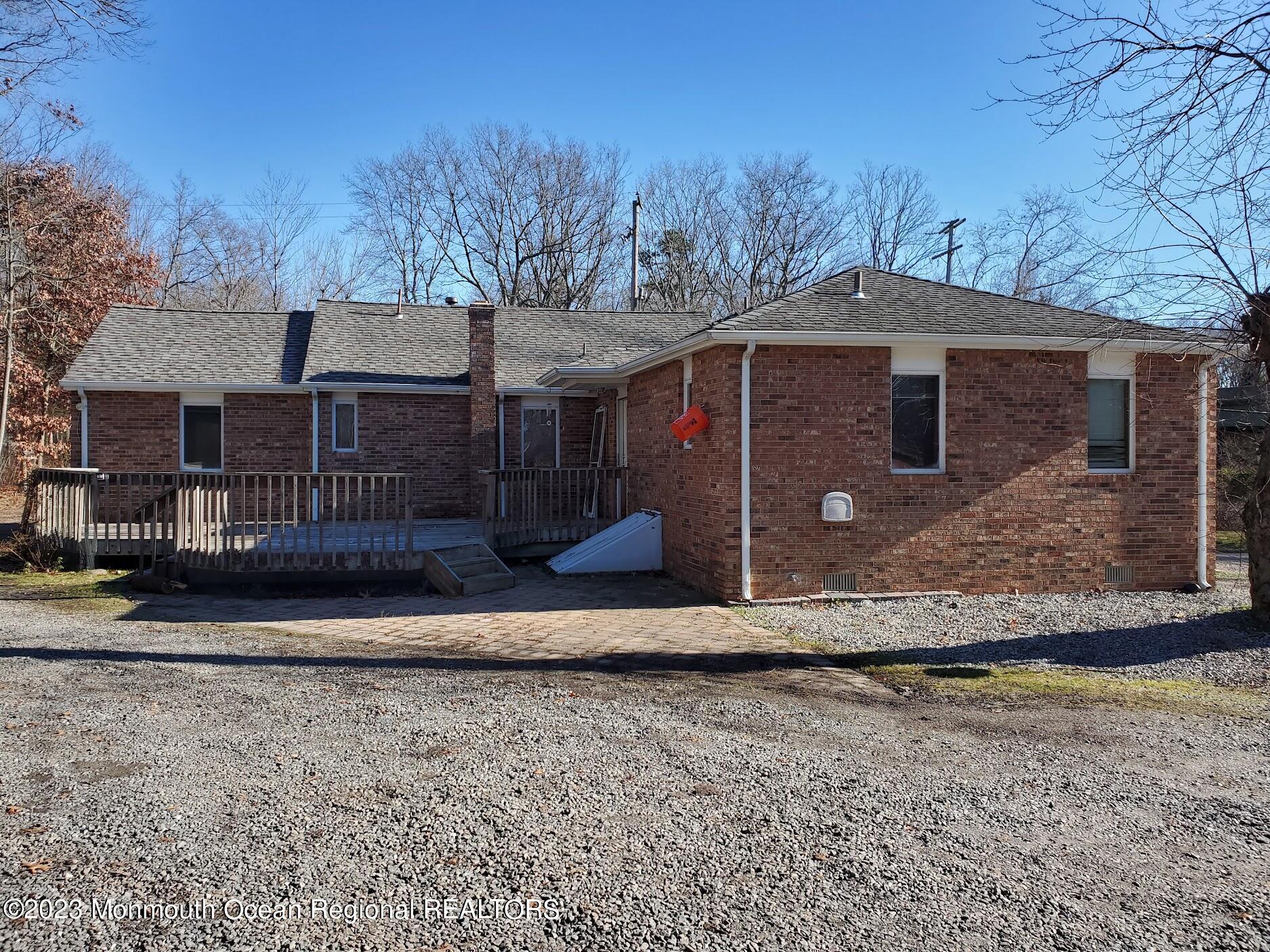 16 Pinewood Road Howell, NJ 07731 - Photo 2 of 28 a front view of a house with garden