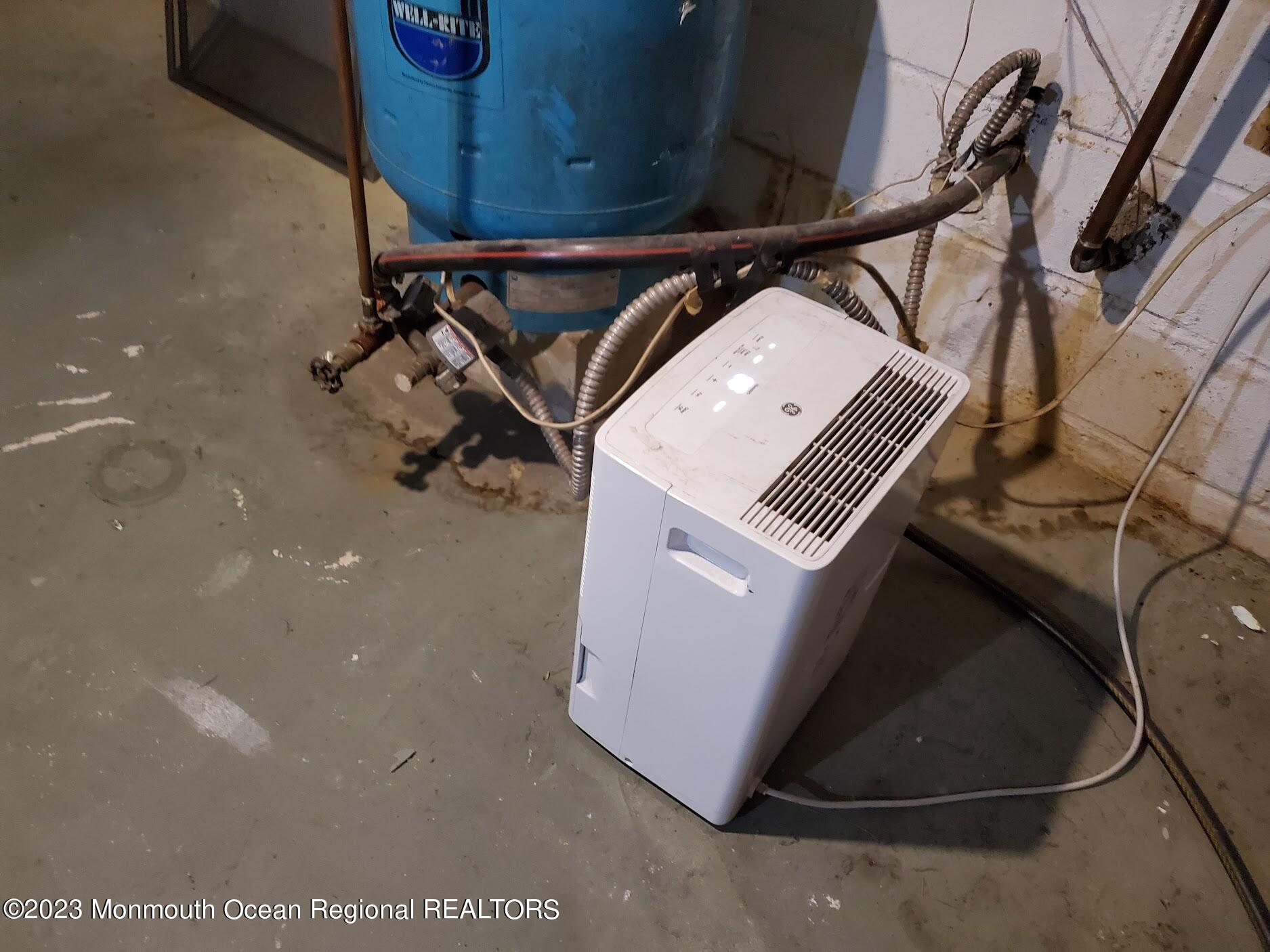 16 Pinewood Road Howell, NJ 07731 - Photo 21 of 28