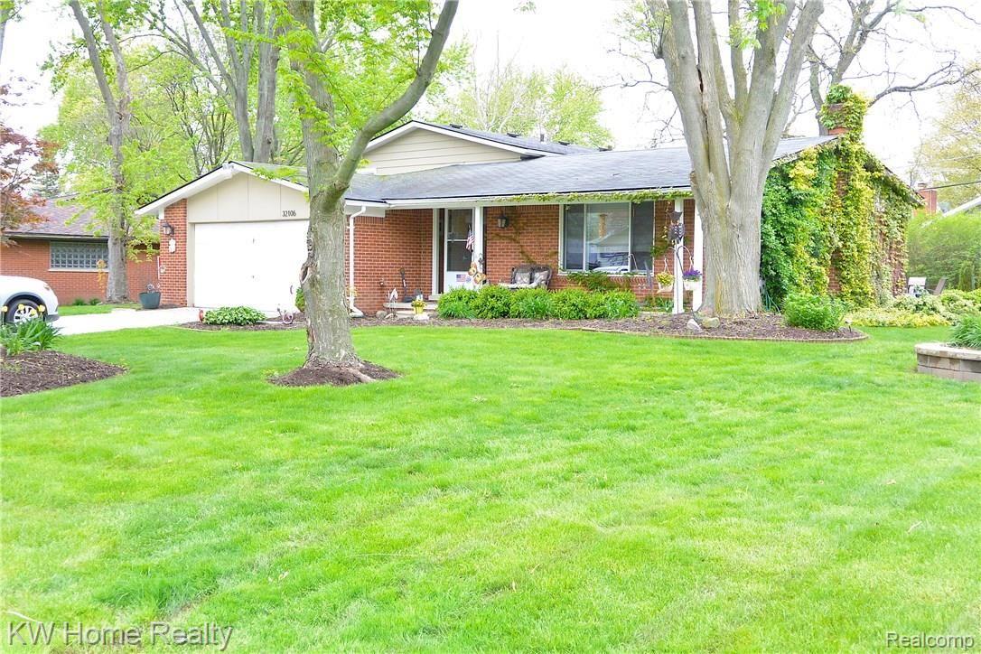 32106 Red Clover Road Farmington, MI 48334 - Photo 3 of 40 FRONT 2.JPG