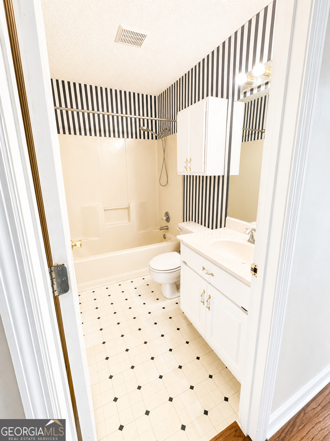 959 Lovers Lane Road Leesburg, GA 31763 - Photo 11 of 19 a bathroom with a bathtub and a sink