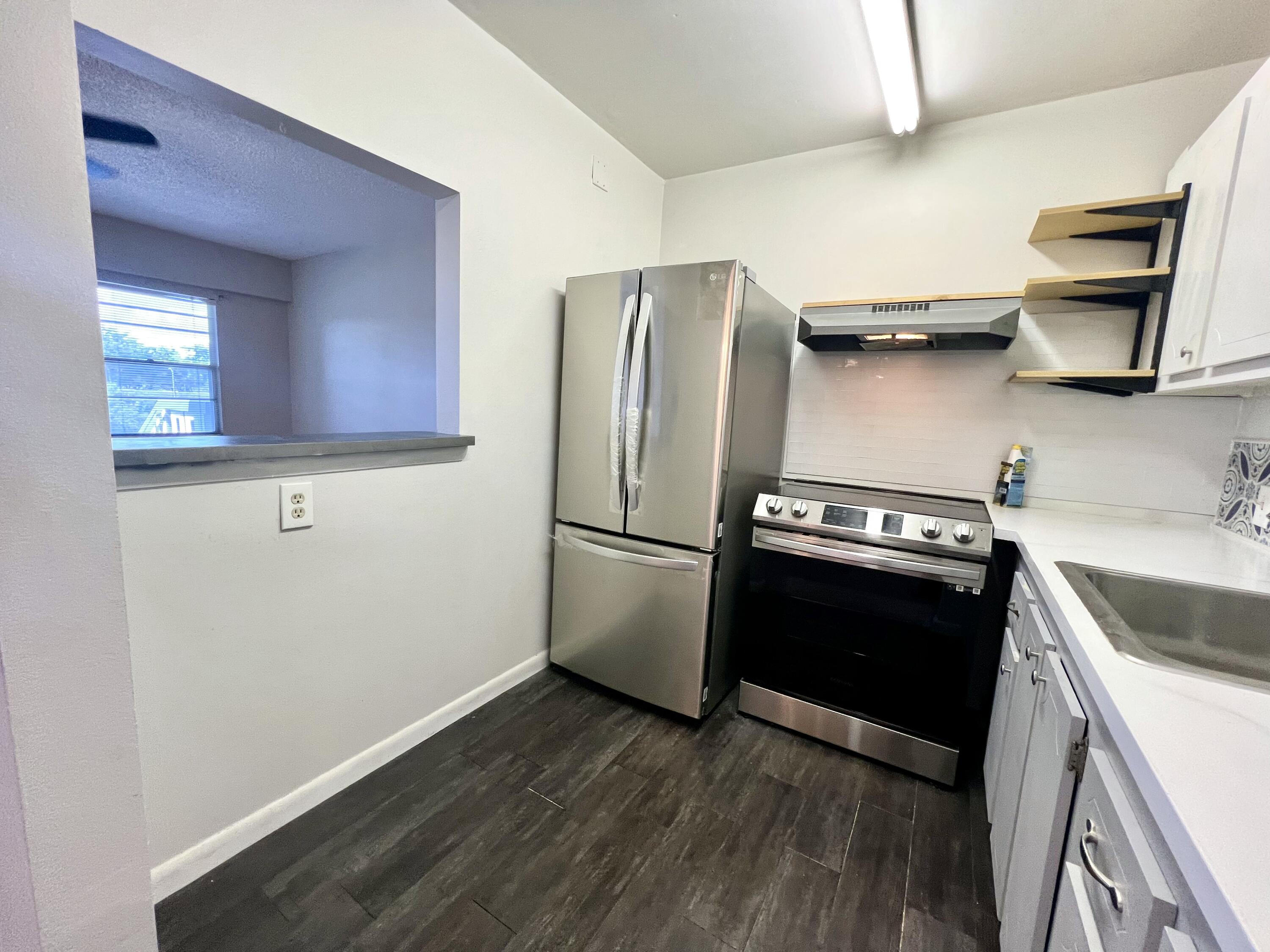 209 Suffolk F Boca Raton, FL 33434 - Photo 16 of 25 Kitchen w/ Pass Thru