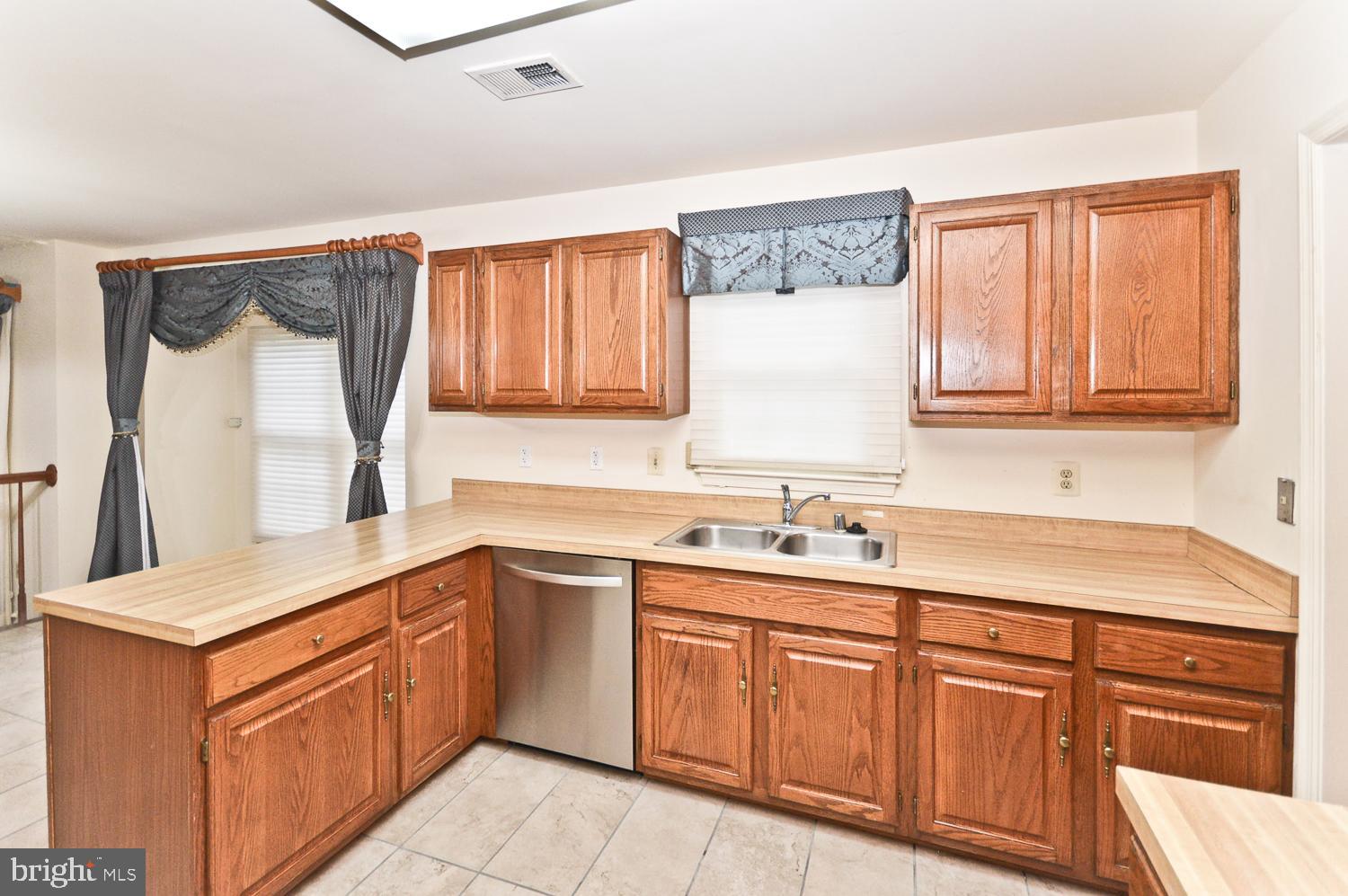 17 Coachlamp Court Silver Spring, MD 20906 - Photo 17 of 42 Kitchen