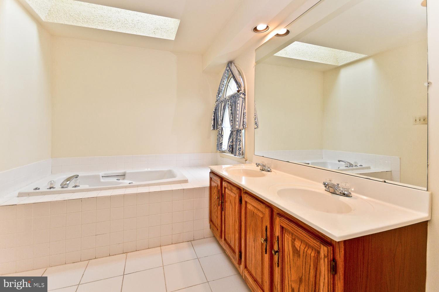 17 Coachlamp Court Silver Spring, MD 20906 - Photo 32 of 42 Master Bathroom with Soaking Tub