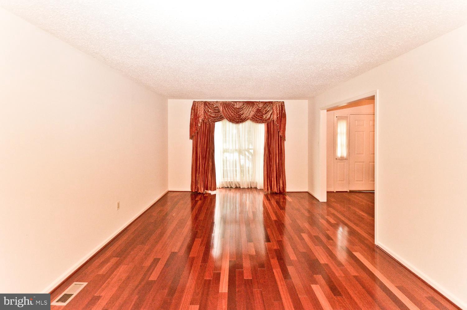 17 Coachlamp Court Silver Spring, MD 20906 - Photo 10 of 42 Living Room