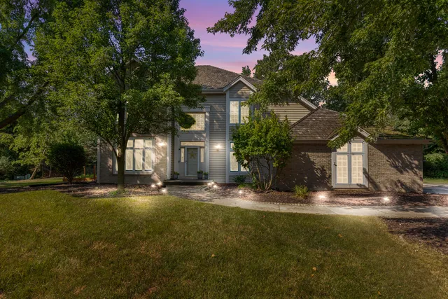 $919,000 | 10137 North Kenilworth Court, Mequon, WI 53092