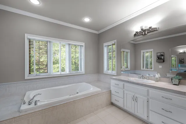 $919,000 | 10137 North Kenilworth Court, Mequon, WI 53092