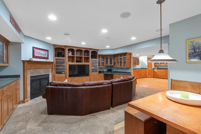 $919,000 | 10137 North Kenilworth Court, Mequon, WI 53092