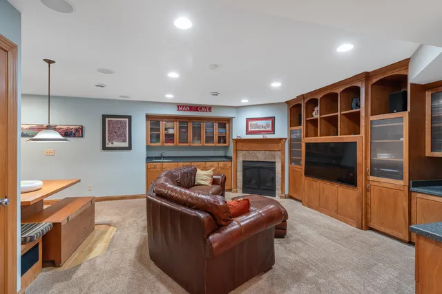 $919,000 | 10137 North Kenilworth Court, Mequon, WI 53092