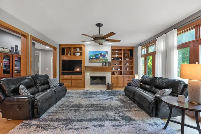 $919,000 | 10137 North Kenilworth Court, Mequon, WI 53092