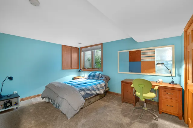 $919,000 | 10137 North Kenilworth Court, Mequon, WI 53092