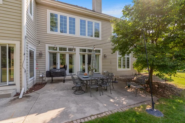 $919,000 | 10137 North Kenilworth Court, Mequon, WI 53092