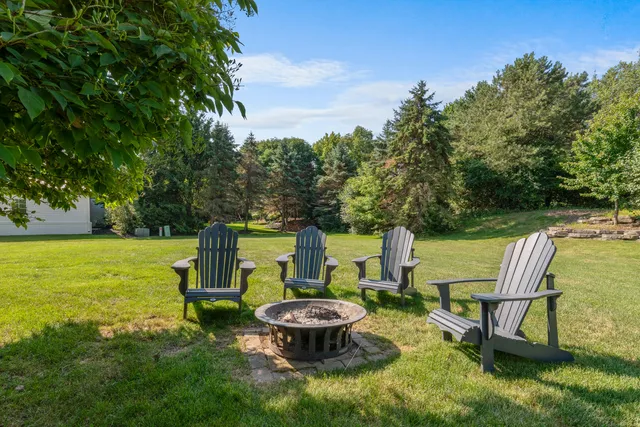 $919,000 | 10137 North Kenilworth Court, Mequon, WI 53092