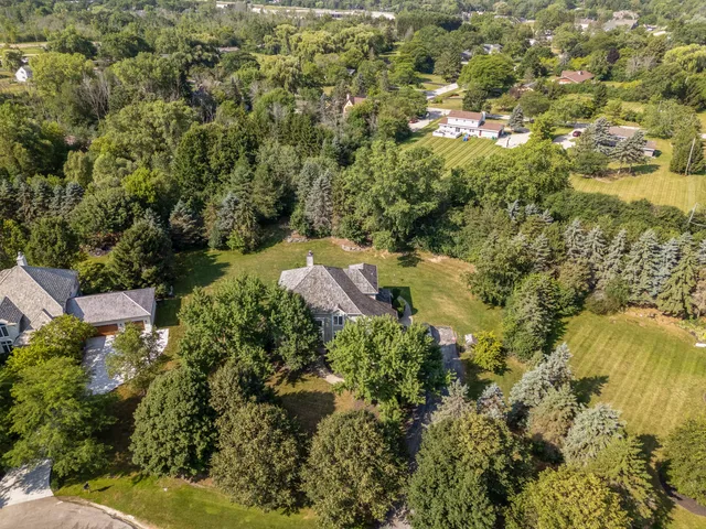 $919,000 | 10137 North Kenilworth Court, Mequon, WI 53092