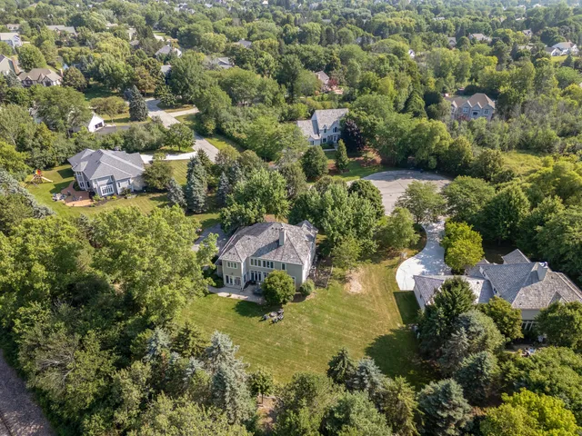 $919,000 | 10137 North Kenilworth Court, Mequon, WI 53092