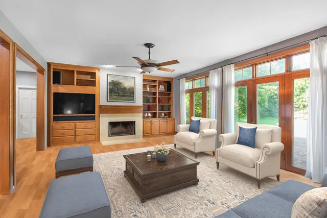 $919,000 | 10137 North Kenilworth Court, Mequon, WI 53092