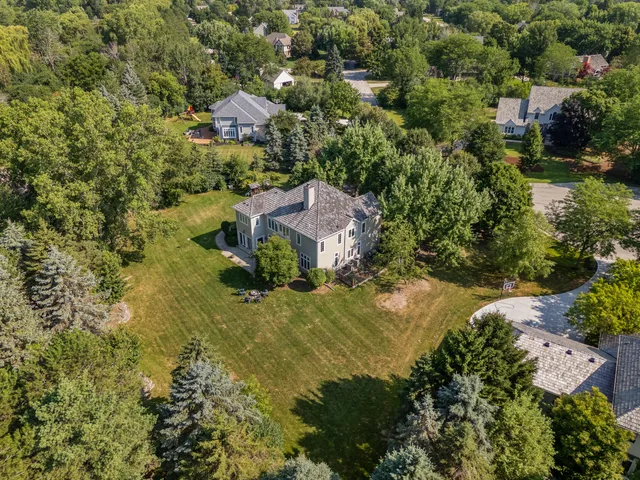 $919,000 | 10137 North Kenilworth Court, Mequon, WI 53092