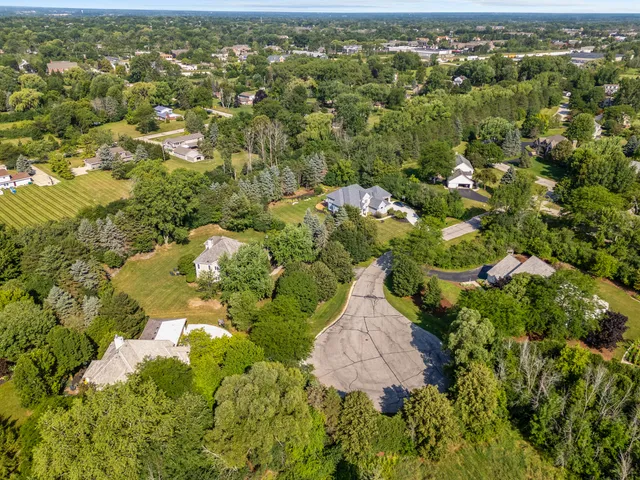 $919,000 | 10137 North Kenilworth Court, Mequon, WI 53092