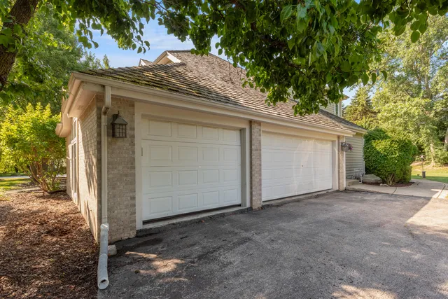 $919,000 | 10137 North Kenilworth Court, Mequon, WI 53092