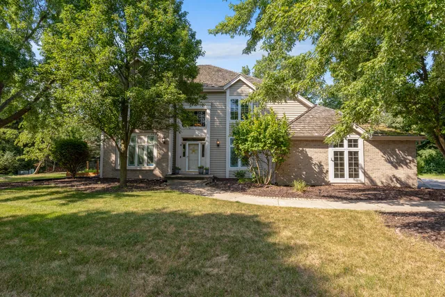$919,000 | 10137 North Kenilworth Court, Mequon, WI 53092