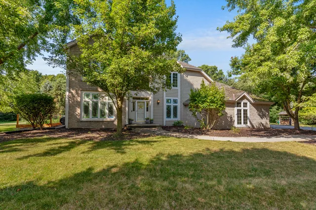 $919,000 | 10137 North Kenilworth Court, Mequon, WI 53092