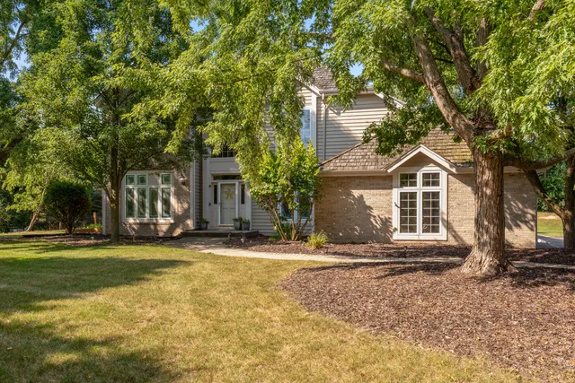 $919,000 | 10137 North Kenilworth Court, Mequon, WI 53092
