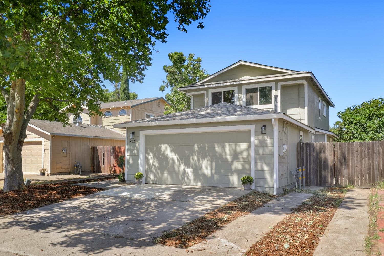 7521 Delta Pointe Way Sacramento, CA 95823 - Photo 2 of 48