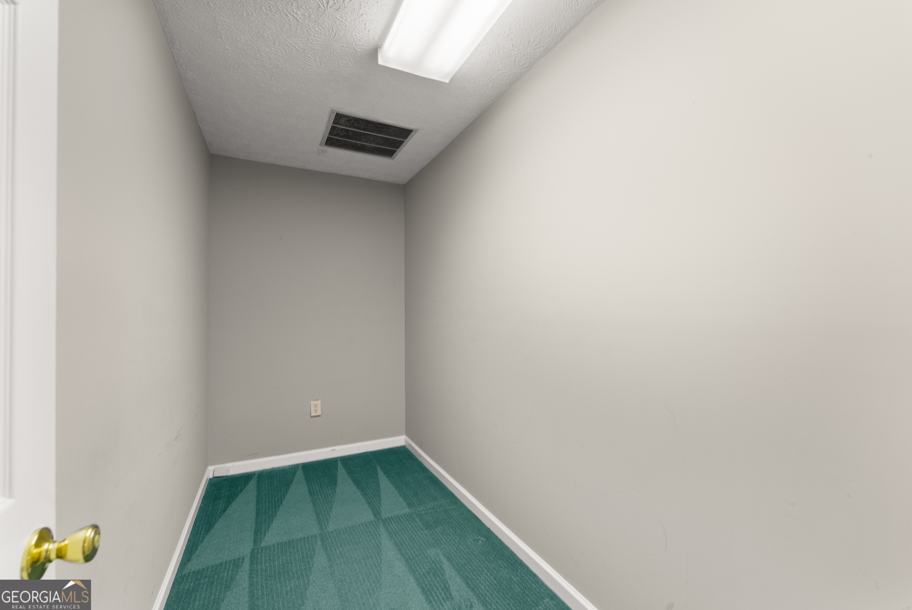 592 North Main Street Cornelia, GA 30531 - Photo 28 of 41 a view of an empty room