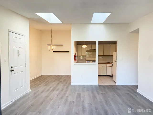 $2,400 | 321 Hampshire Court, Piscataway, NJ 08854