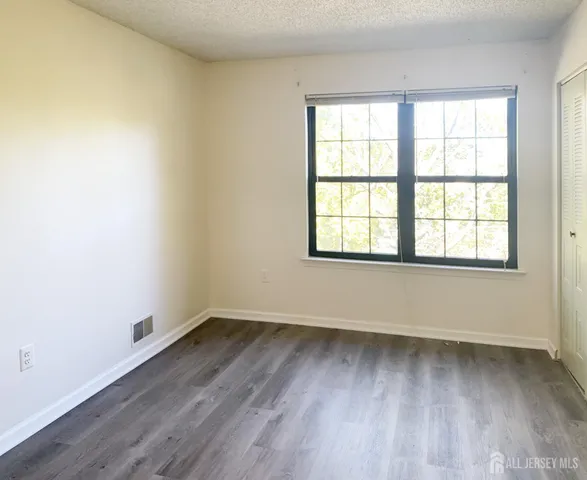 $2,400 | 321 Hampshire Court, Piscataway, NJ 08854