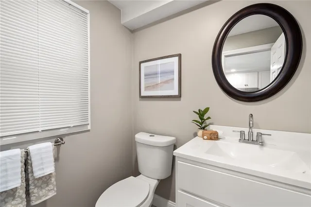 $1,099,000 | 476 Green End Avenue, Middletown, RI 02842