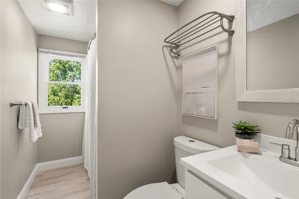 $999,900 | 476 Green End Avenue, Middletown, RI 02842