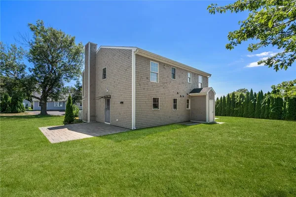$999,900 | 476 Green End Avenue, Middletown, RI 02842