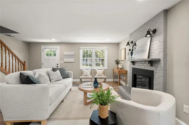 $1,099,000 | 476 Green End Avenue, Middletown, RI 02842