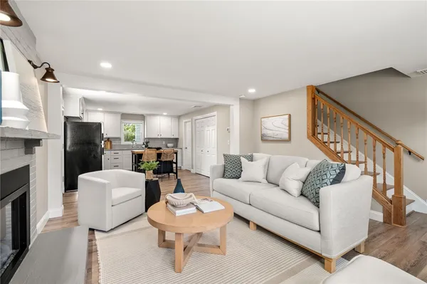 $999,900 | 476 Green End Avenue, Middletown, RI 02842