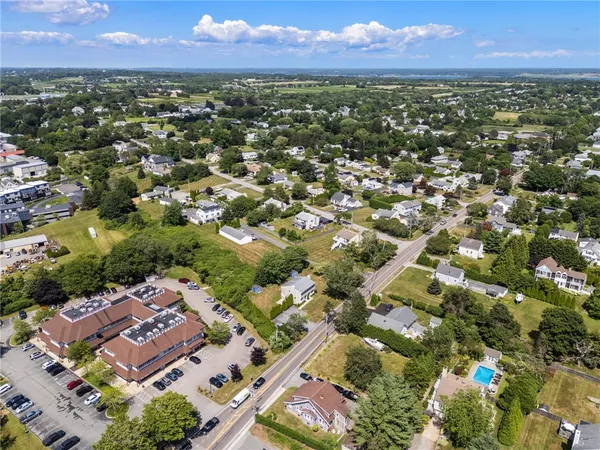 $999,900 | 476 Green End Avenue, Middletown, RI 02842