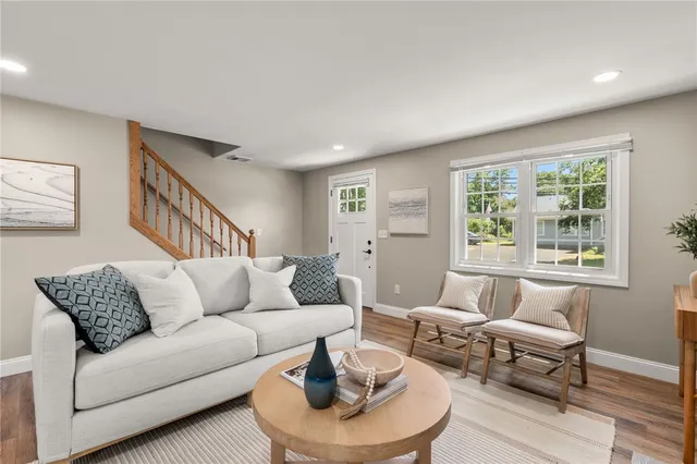 $1,099,000 | 476 Green End Avenue, Middletown, RI 02842