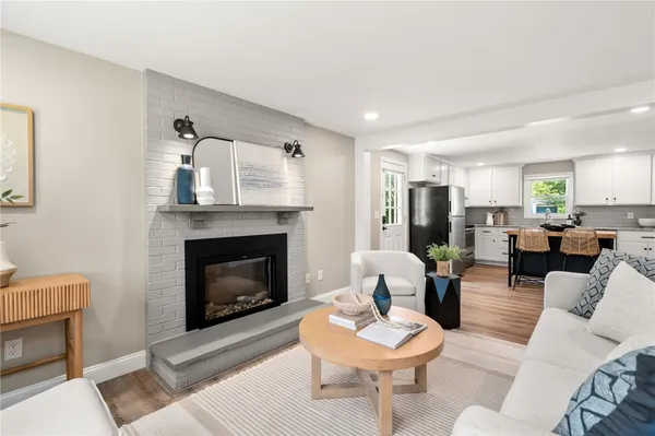 $999,900 | 476 Green End Avenue, Middletown, RI 02842