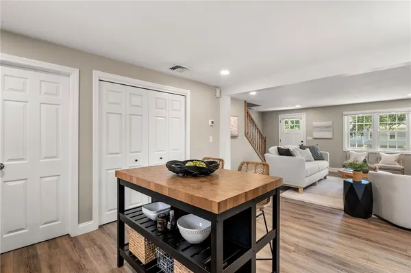 $999,900 | 476 Green End Avenue, Middletown, RI 02842