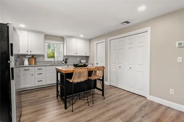 $999,900 | 476 Green End Avenue, Middletown, RI 02842