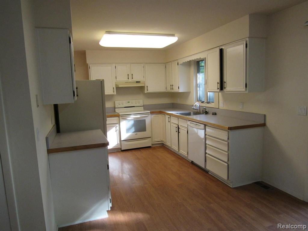7493 Pinckney Road Pinckney, MI 48169 - Photo 15 of 32