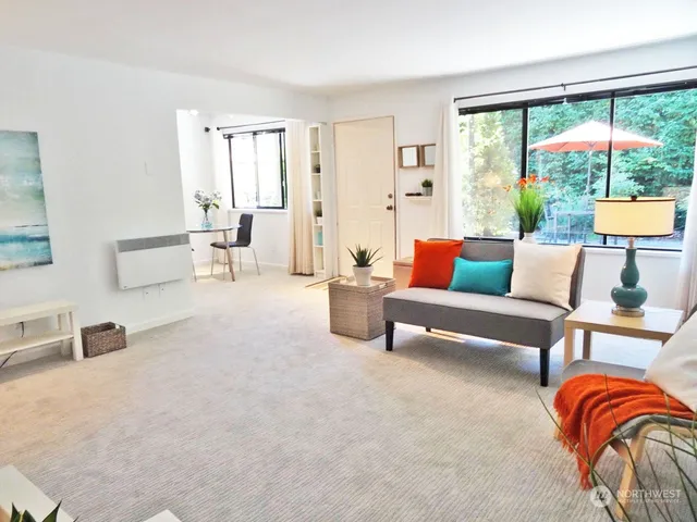 $2,195 | 343 4th Avenue, Unit D, Kirkland, WA 98033