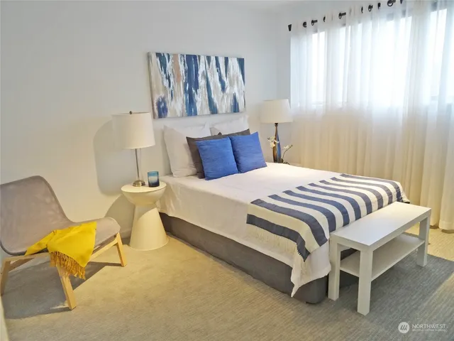 $2,195 | 343 4th Avenue, Unit D, Kirkland, WA 98033