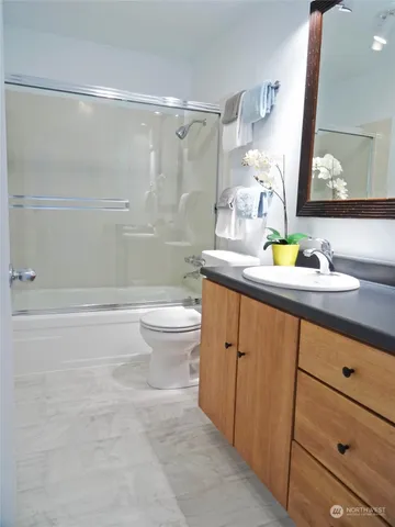 $2,195 | 343 4th Avenue, Unit D, Kirkland, WA 98033