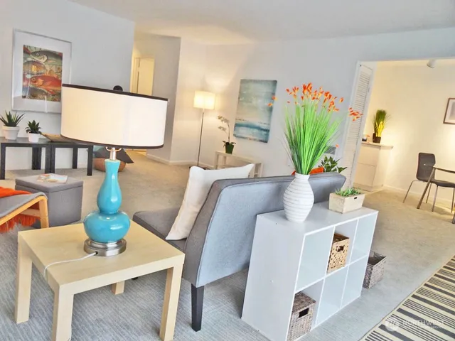 $2,195 | 343 4th Avenue, Unit D, Kirkland, WA 98033