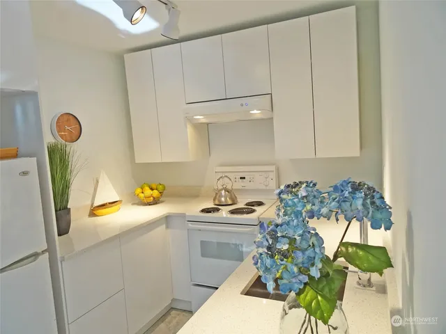 $2,195 | 343 4th Avenue, Unit D, Kirkland, WA 98033