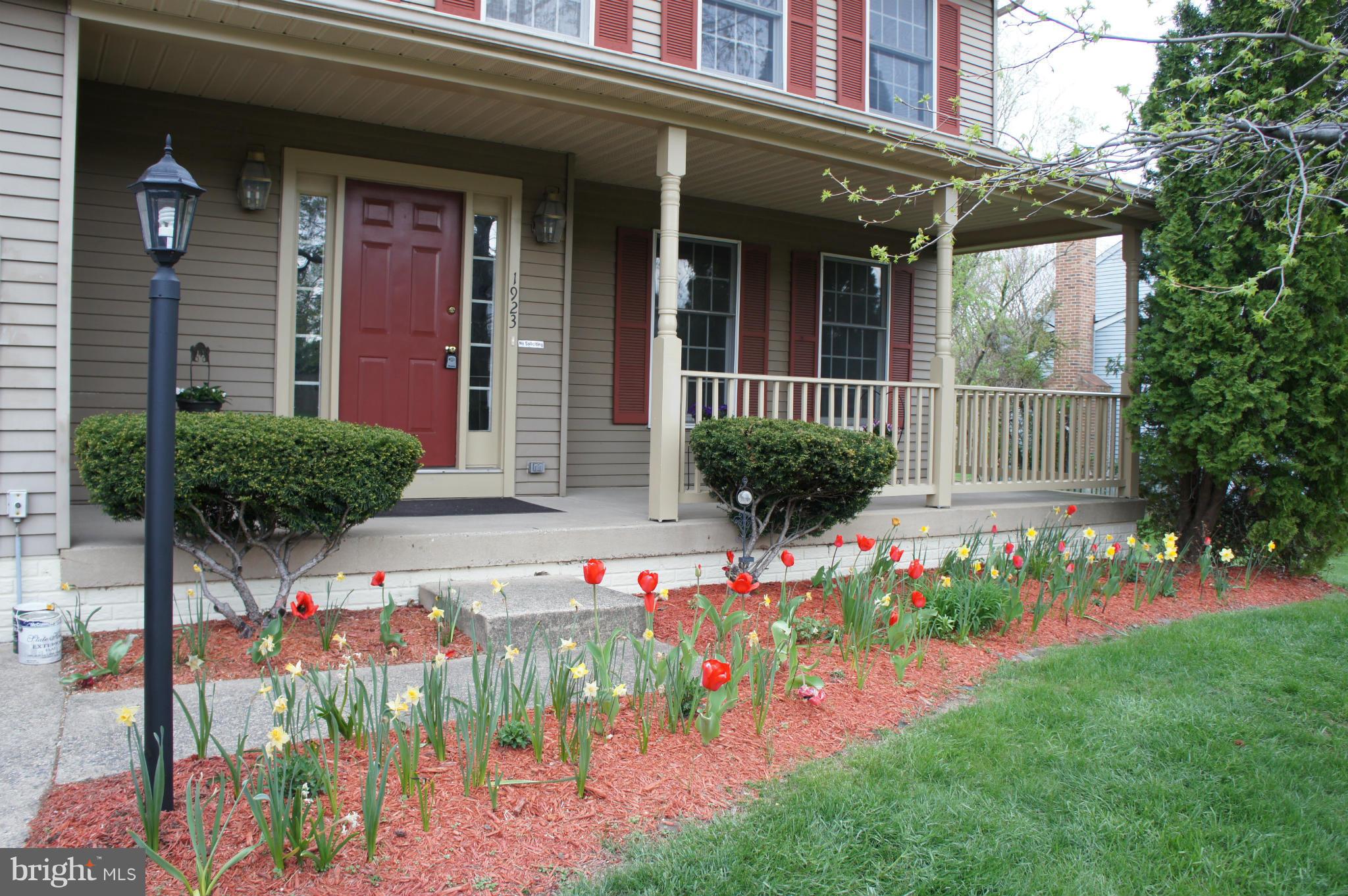 1923 Beech Road Sterling, VA 20164 - Photo 25 of 27 Front Porch