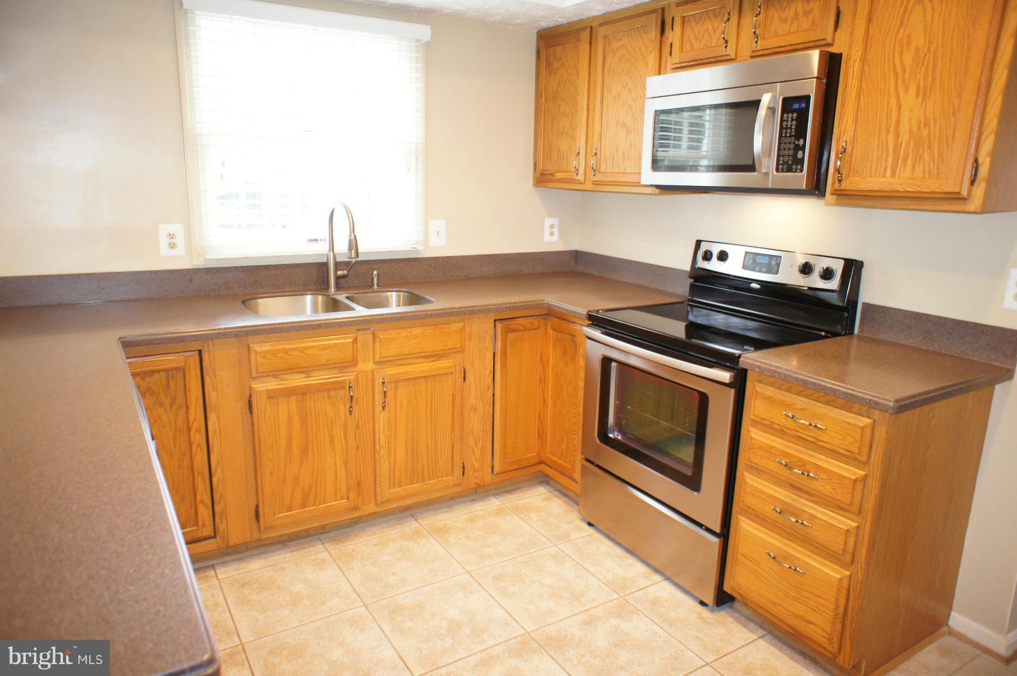 1923 Beech Road Sterling, VA 20164 - Photo 5 of 27 Kitchen