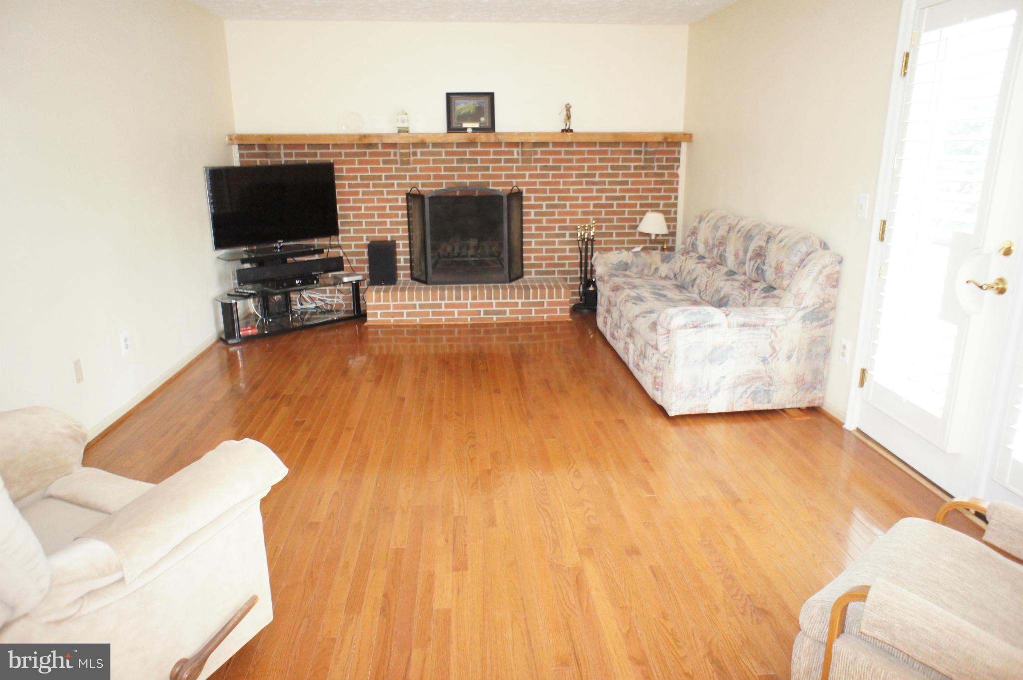 1923 Beech Road Sterling, VA 20164 - Photo 8 of 27 Family Room