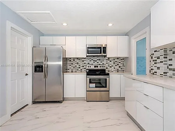 $5,200 | 5770 Northeast 18th Avenue, Fort Lauderdale, FL 33334